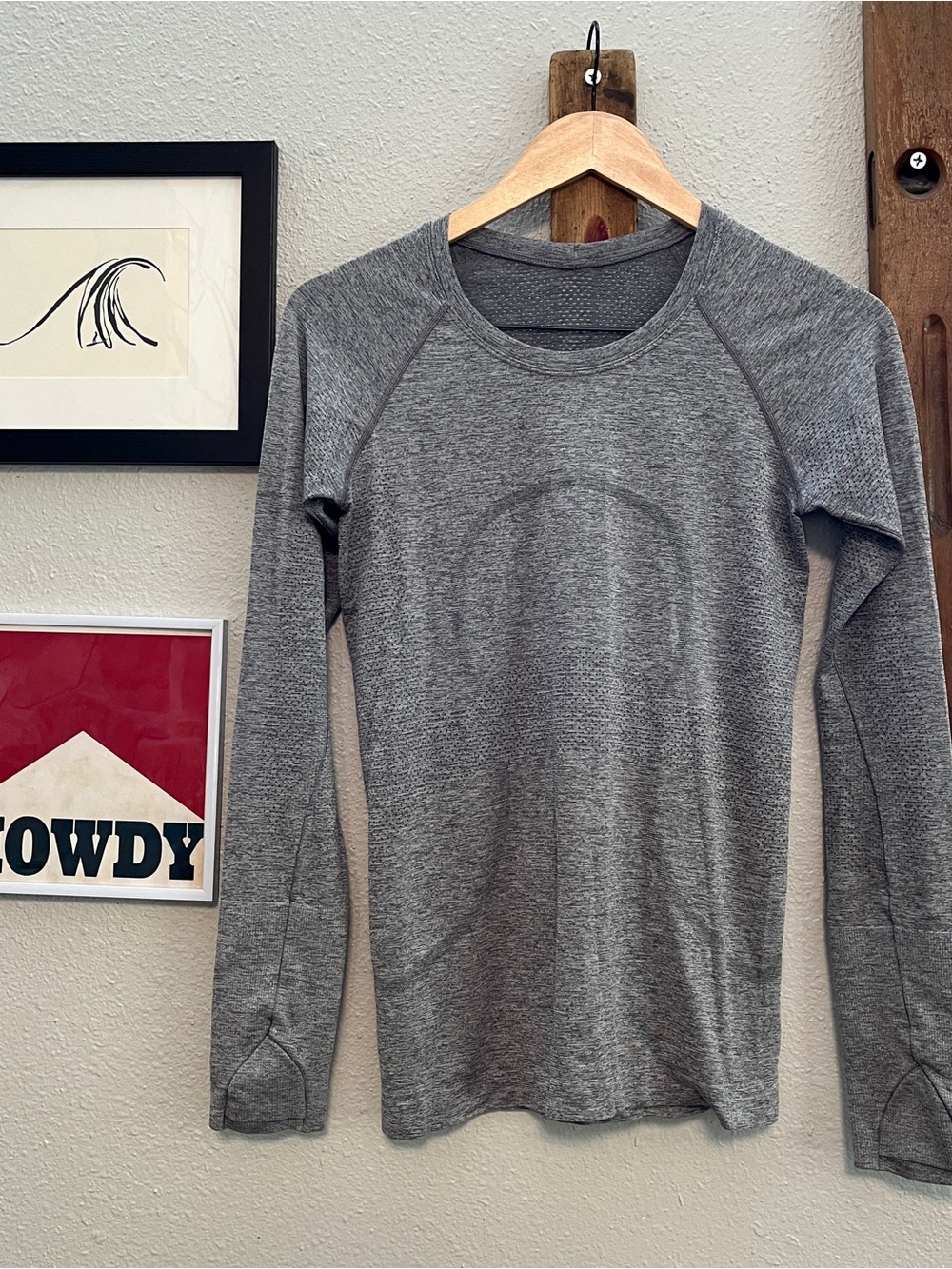 $78 Lululemon Swiftly Tech Long Sleeve in Grey Size 6
